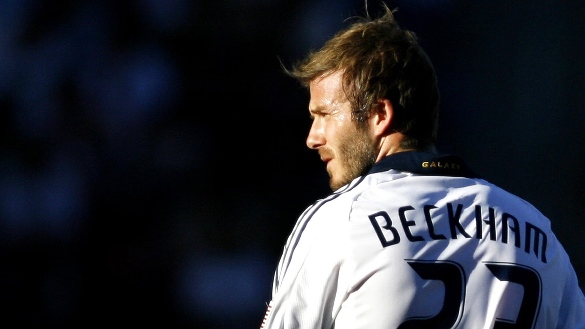 “英超榜首大战火爆上演，两强鏖战不分胜负”，英超争4