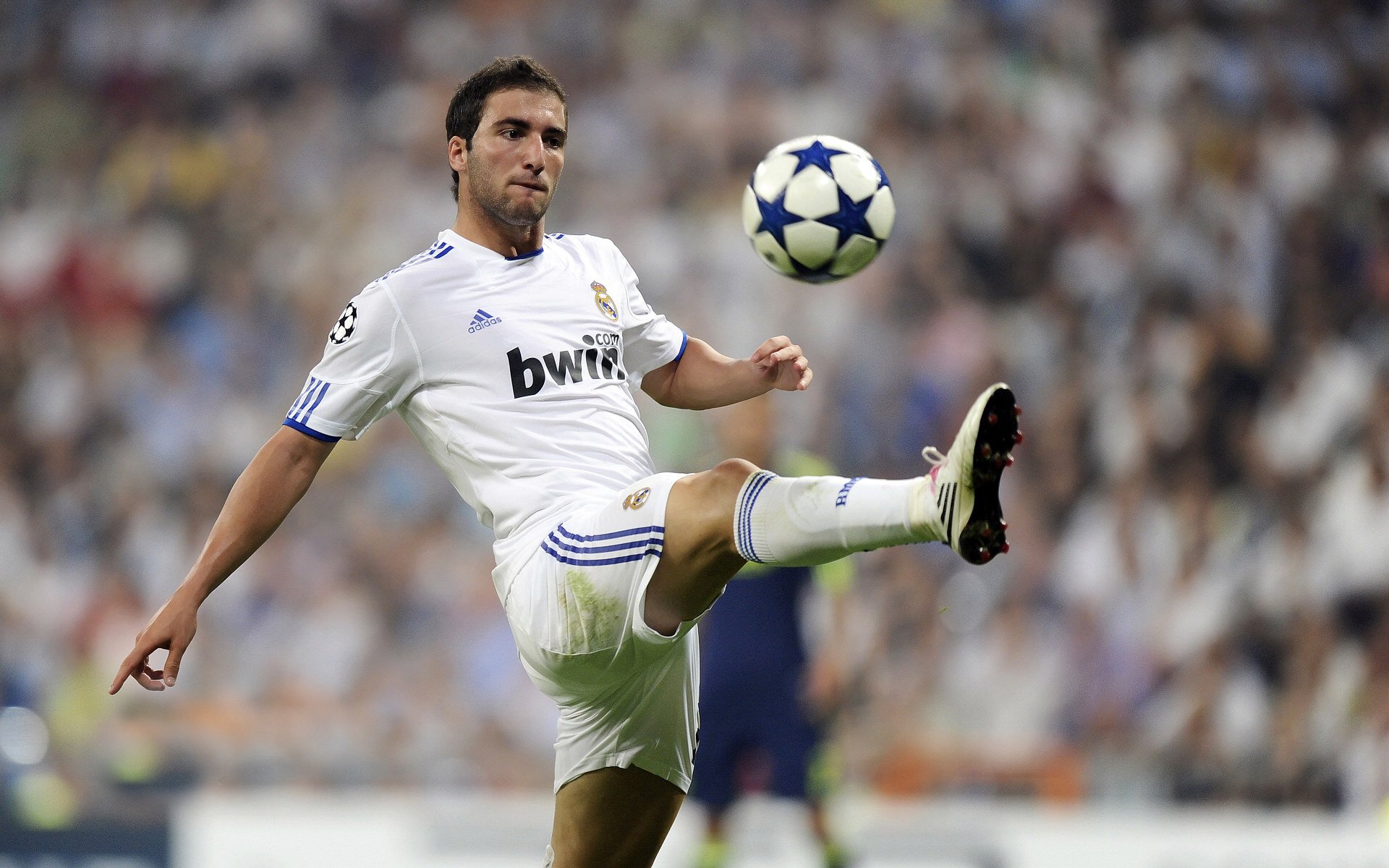 九游官网入口-瑞士男足在巴黎奥运会比赛中以1-0战胜法国，瑞士男足队员